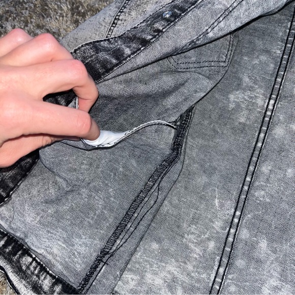 Road Narrows N.Y.C size medium men’s Jean distressed jacket - Picture 7 of 11